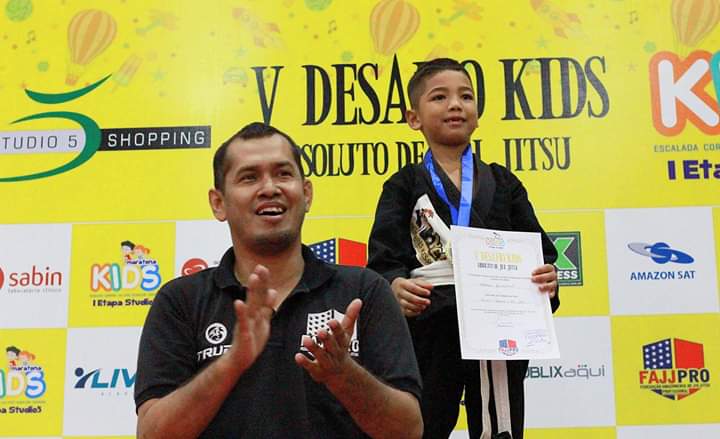 Bosco é faixa-preta e diretor da FAJJPRO