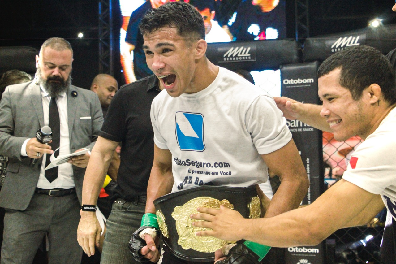 Igor Severino é o novo campeão pesomosca do Jungle Fight Portal do