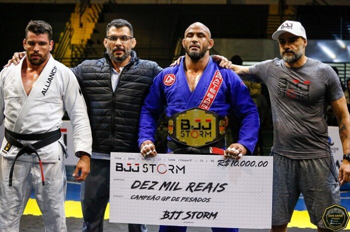 Atleta de Caraguatatuba é campeão mundial de jiu-jitsu - Nova Imprensa