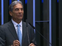 Rorion Gracie recebe homenagem no Senado por 100 anos da Família Gracie