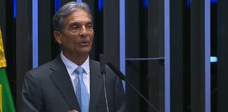 Rorion Gracie recebe homenagem no Senado por 100 anos da Família Gracie
