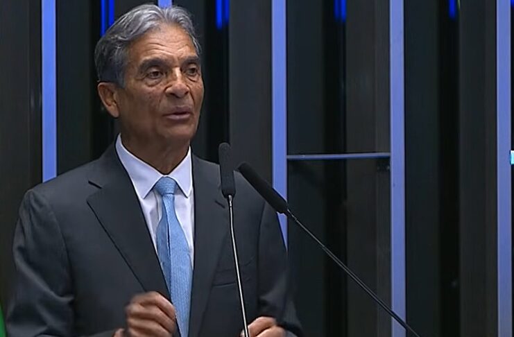 Rorion Gracie recebe homenagem no Senado por 100 anos da Família Gracie