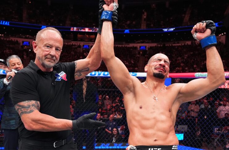 Carlos Leal conta como venceu com mão quebrada no UFC Houston