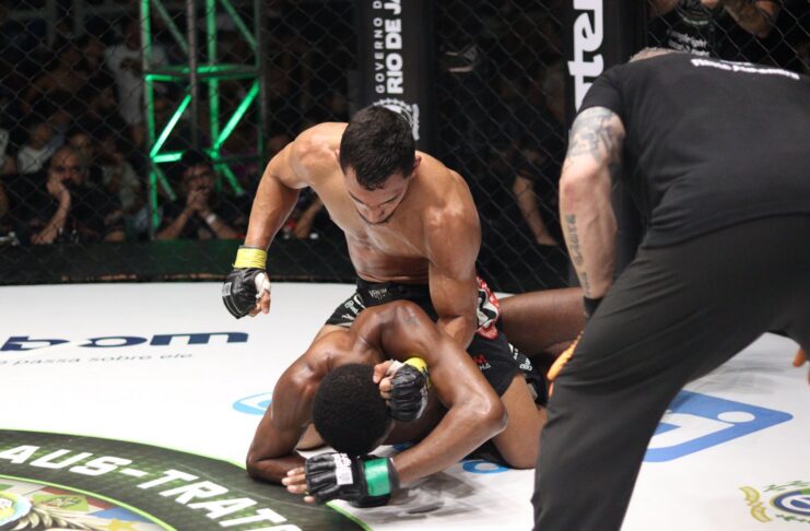 Jungle Fight 147: Alan Adler conquista cinturão peso-pena em meio a caldeirão em Magé (RJ)