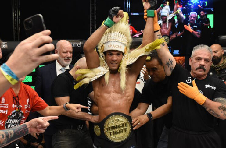 Novamente com casa cheia, Jungle Fight 148 consagra Emerson Apache campeão peso-pena do MMA World League